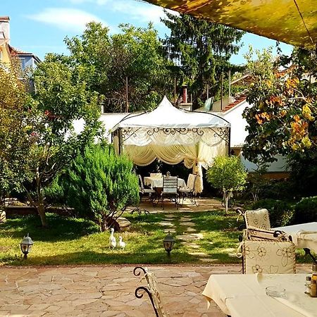 Hotel Green Garden Shumen Exterior photo