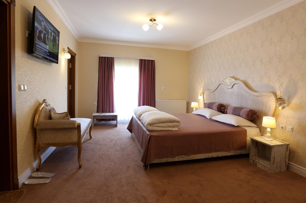 Hotel Green Garden Shumen Exterior photo