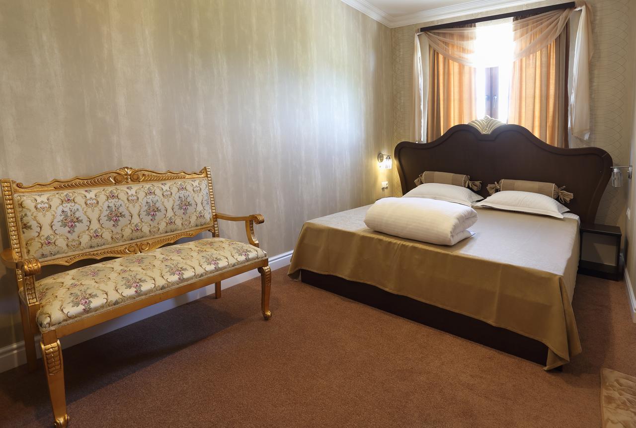 Hotel Green Garden Shumen Exterior photo